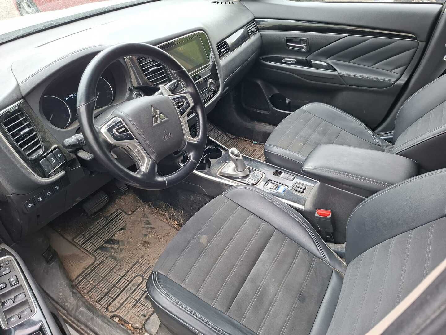 MITSUBISHI OUTLANDER PHEV 2019 Active Instyle 4WD 5P *Adapt vakkari / Koukku / Esilämmitin* - Vakionopeuden säädin | Keyless go | Kosketusnäyttö | Kahdet renkaat & Merkki aluvanteet