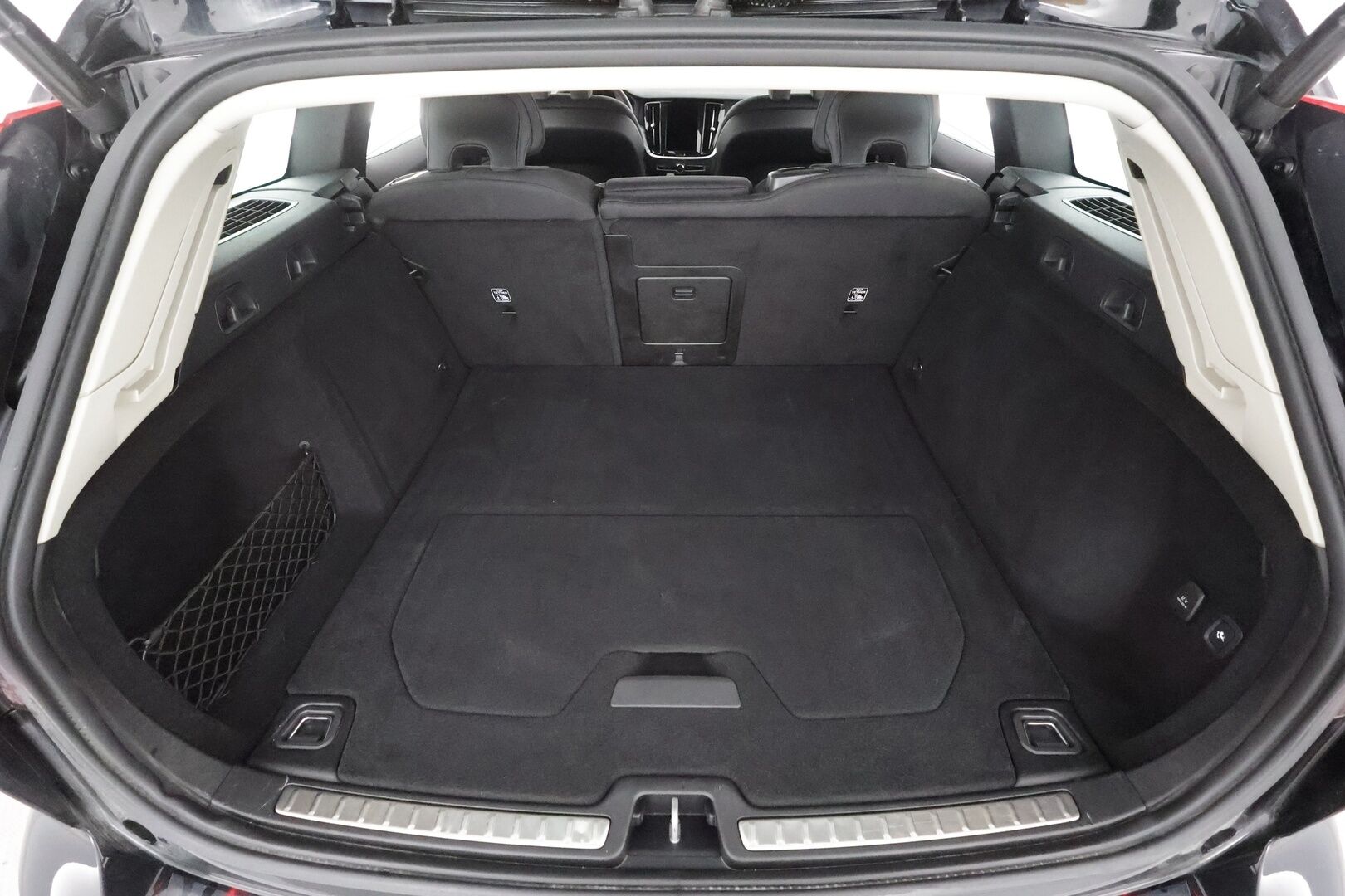 Volvo V60 Cross Country 2023 B5 AWD MHEV Business Core aut - | ACC | Webasto | Koukku | P.kamera | Pilot assist | High performance audio | LED | Keyless | 1-om suomiauto | Merkkihuollot | ALV | 