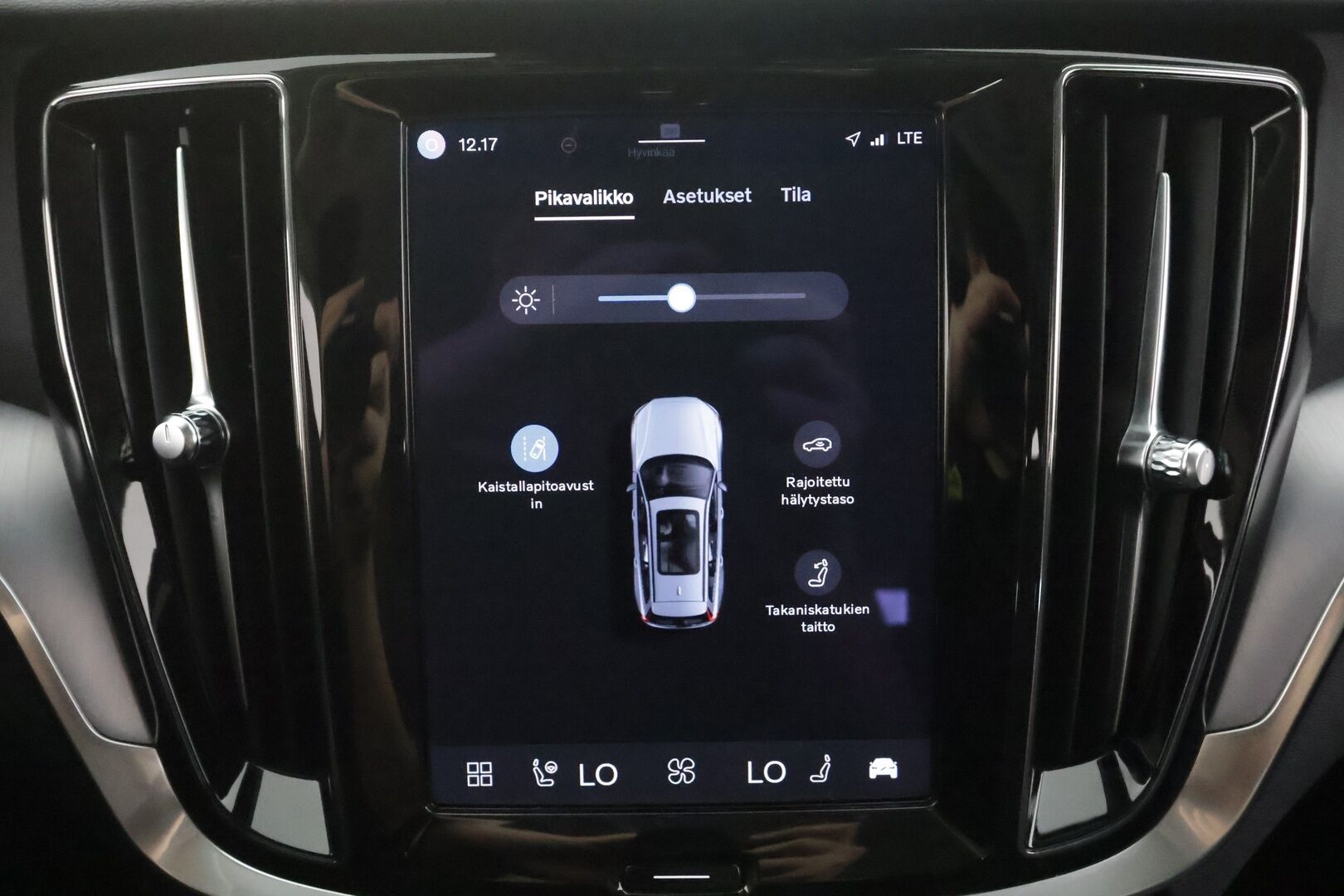 Volvo V60 Cross Country 2023 B5 AWD MHEV Business Core aut - | ACC | Webasto | Koukku | P.kamera | Pilot assist | High performance audio | LED | Keyless | 1-om suomiauto | Merkkihuollot | ALV | 