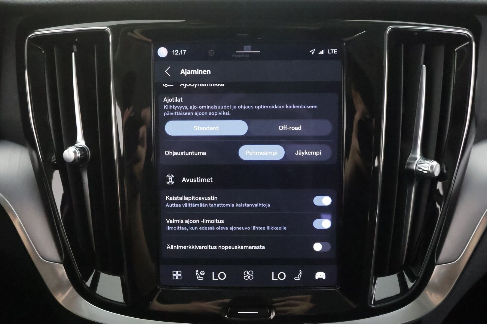 Volvo V60 Cross Country 2023 B5 AWD MHEV Business Core aut - | ACC | Webasto | Koukku | P.kamera | Pilot assist | High performance audio | LED | Keyless | 1-om suomiauto | Merkkihuollot | ALV | 