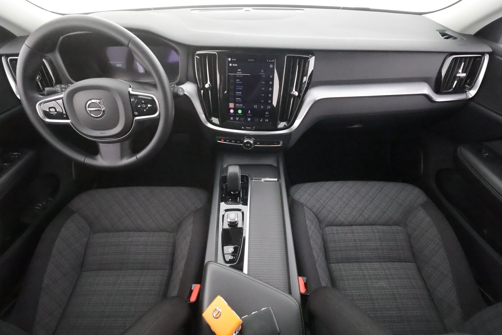 Volvo V60 Cross Country 2023 B5 AWD MHEV Business Core aut - | ACC | Webasto | Koukku | P.kamera | Pilot assist | High performance audio | LED | Keyless | 1-om suomiauto | Merkkihuollot | ALV | 
