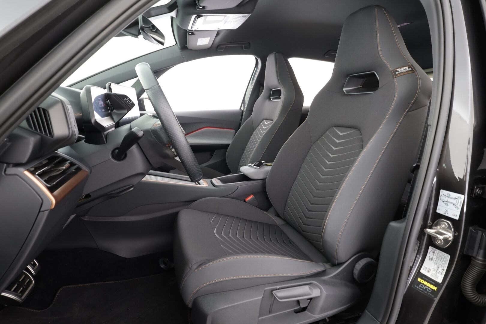 CUPRA Born 2023 e-Boost 170 kW 58 kWh - | ACC | ILP | P.kamera | Keyless | Lane Assist | LED | Apple & Android | Lämm. ratti | Ambient | 2x renkaat aluin | 1-om suomiauto | ALV |