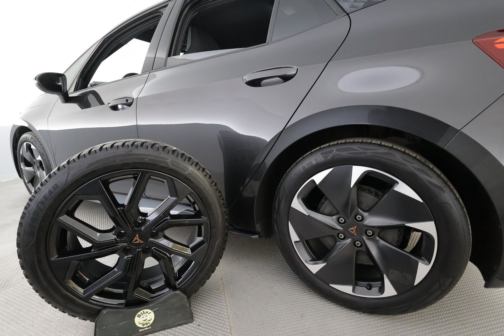 CUPRA Born 2023 e-Boost 170 kW 58 kWh - | ACC | ILP | P.kamera | Keyless | Lane Assist | LED | Apple & Android | Lämm. ratti | Ambient | 2x renkaat aluin | 1-om suomiauto | ALV |
