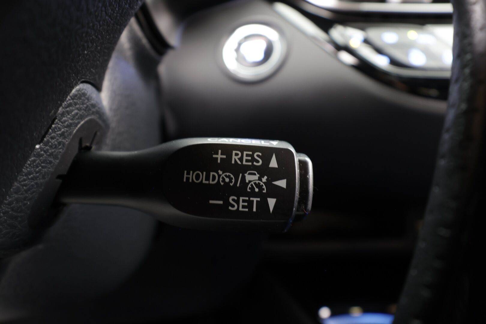 Toyota C-HR 2021 2,0 Hybrid GR Sport * ACC / P.kamera / LED / Navi / JBL / Sähköpenkki / KeylessGo / Sporttipenkit * - Kahdet renkaat aluvanteilla / Juuri huollettu!