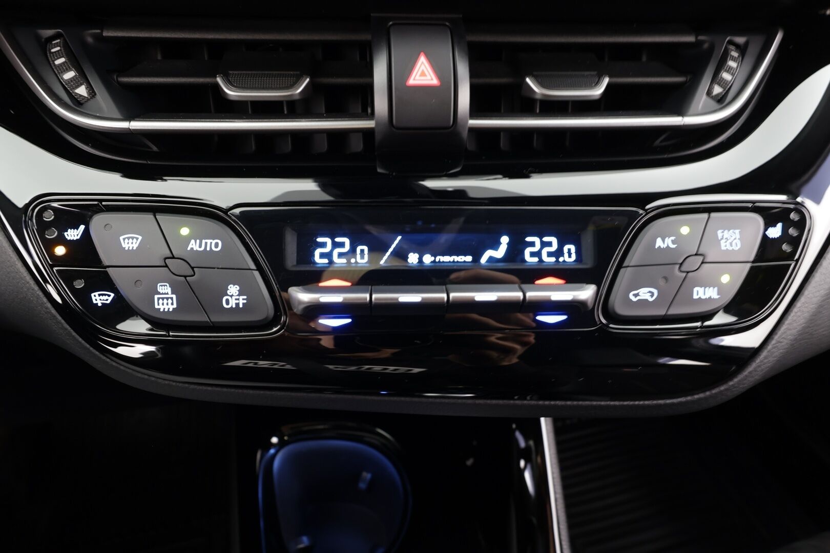 Toyota C-HR 2021 2,0 Hybrid GR Sport * ACC / P.kamera / LED / Navi / JBL / Sähköpenkki / KeylessGo / Sporttipenkit * - Kahdet renkaat aluvanteilla / Juuri huollettu!