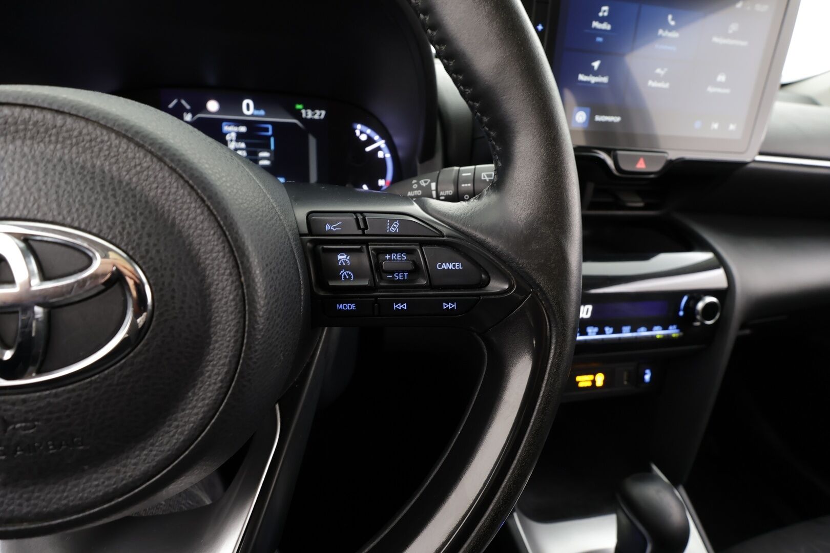 Toyota Yaris Cross 2023 1,5 Hybrid Active Business * ACC / P.kamera / LED / Navi / Ratinlämmitin / KeylessGo * - 1.Om Suomi-auto / Kahdet renkaat aluvanteilla / Merkkihuollettu - HULLU BLACKWEEK KORKOTARJOUS 2,49%