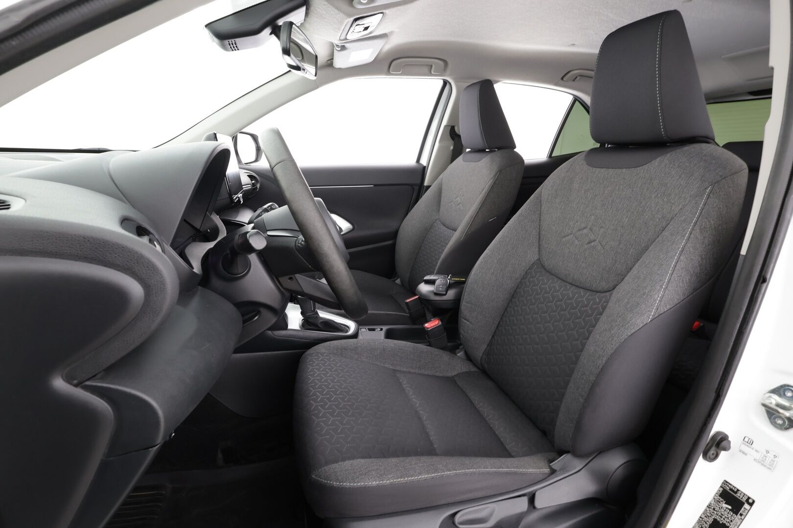 Toyota Yaris Cross 2023 1,5 Hybrid Active Business * ACC / P.kamera / LED / Navi / Ratinlämmitin / KeylessGo * - 1.Om Suomi-auto / Kahdet renkaat aluvanteilla / Merkkihuollettu - HULLU BLACKWEEK KORKOTARJOUS 2,49%