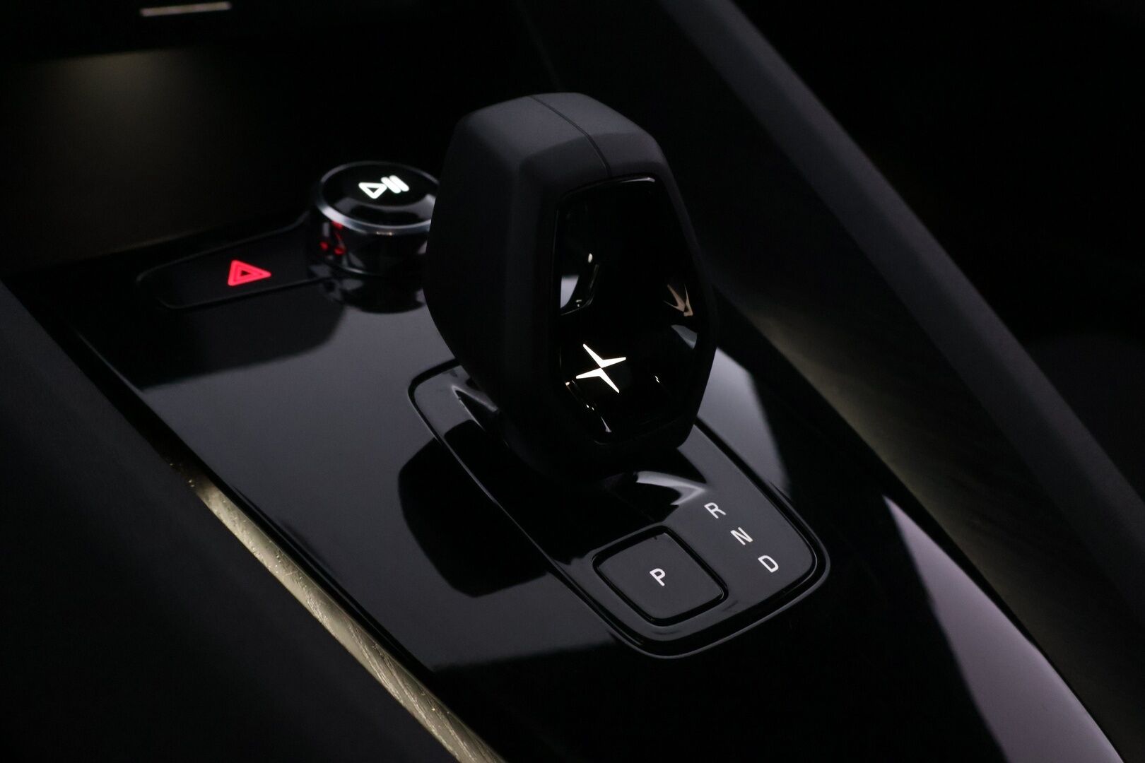Polestar 2 2021 Long Range Dual Motor Performance 350kW 78kWh - Performance pack / Pilot & Plus / Adapt.vakkari / 360 kamera / Pixel LED / H&K / Apple&Android / Keyless / Sporttipenkit / Navi / 