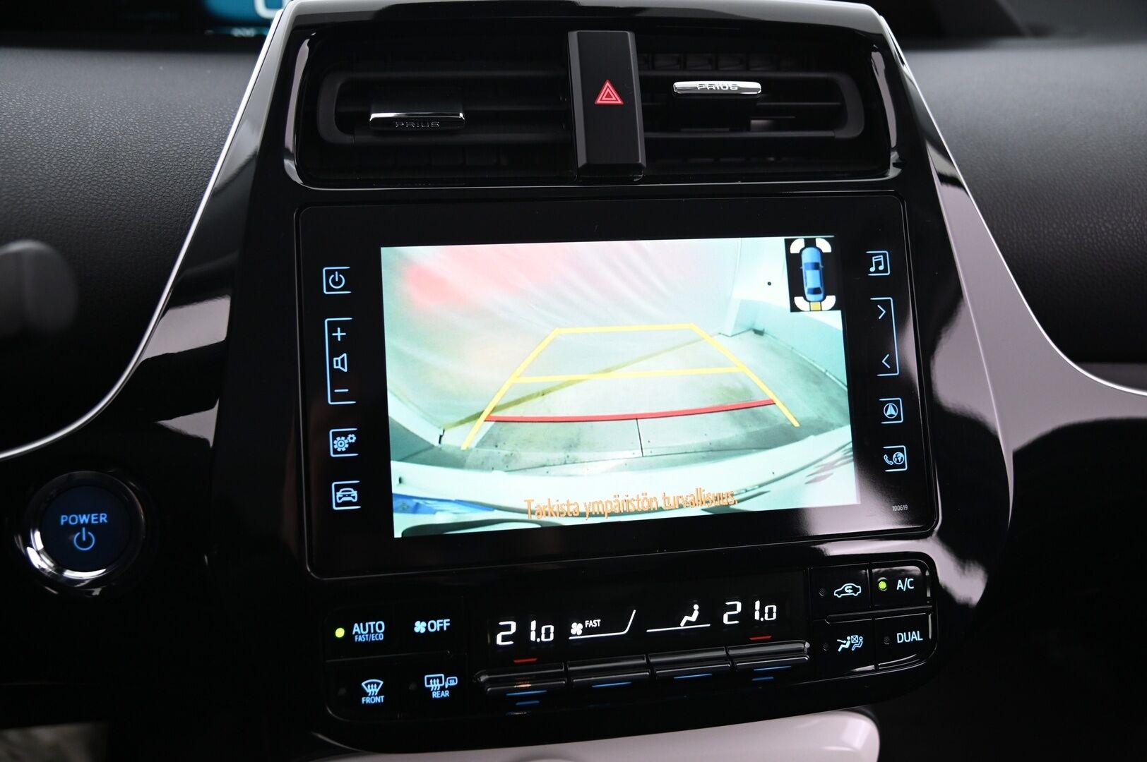 Toyota Prius 2019 Plug-in Executive * ACC / HUD / ILP / P.kamera / LED / Navi / KeylessGo * - Kahdet renkaat aluvanteilla / Merkkihuollettu