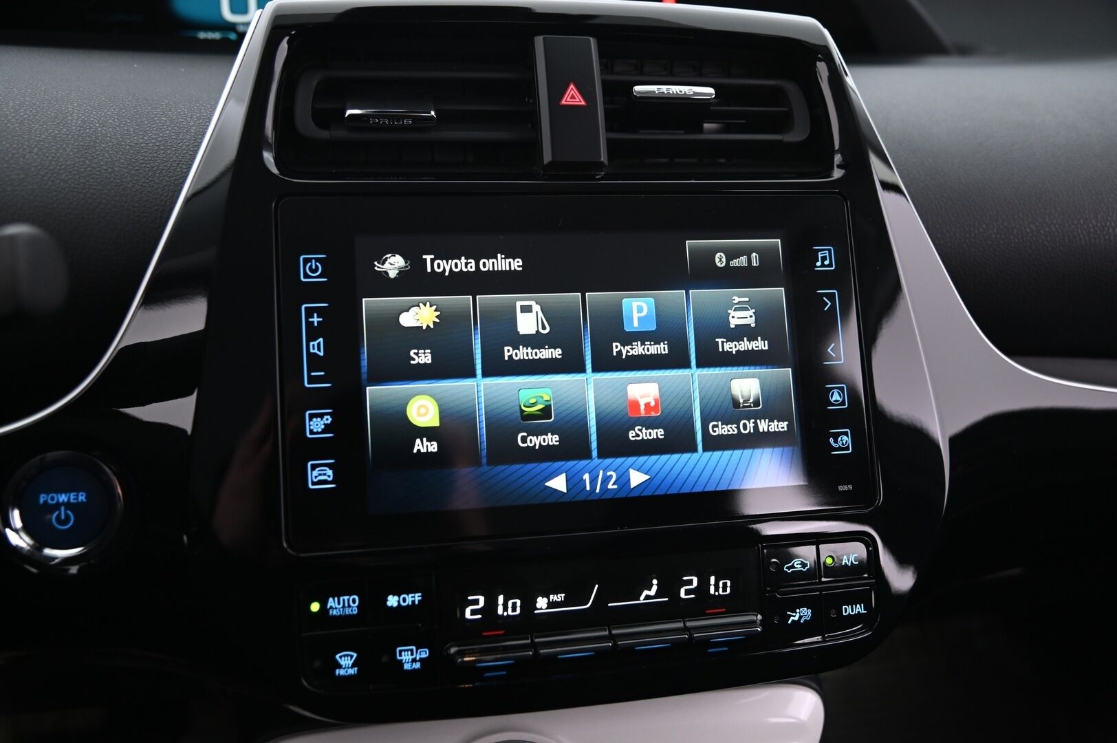 Toyota Prius 2019 Plug-in Executive * ACC / HUD / ILP / P.kamera / LED / Navi / KeylessGo * - Kahdet renkaat aluvanteilla / Merkkihuollettu