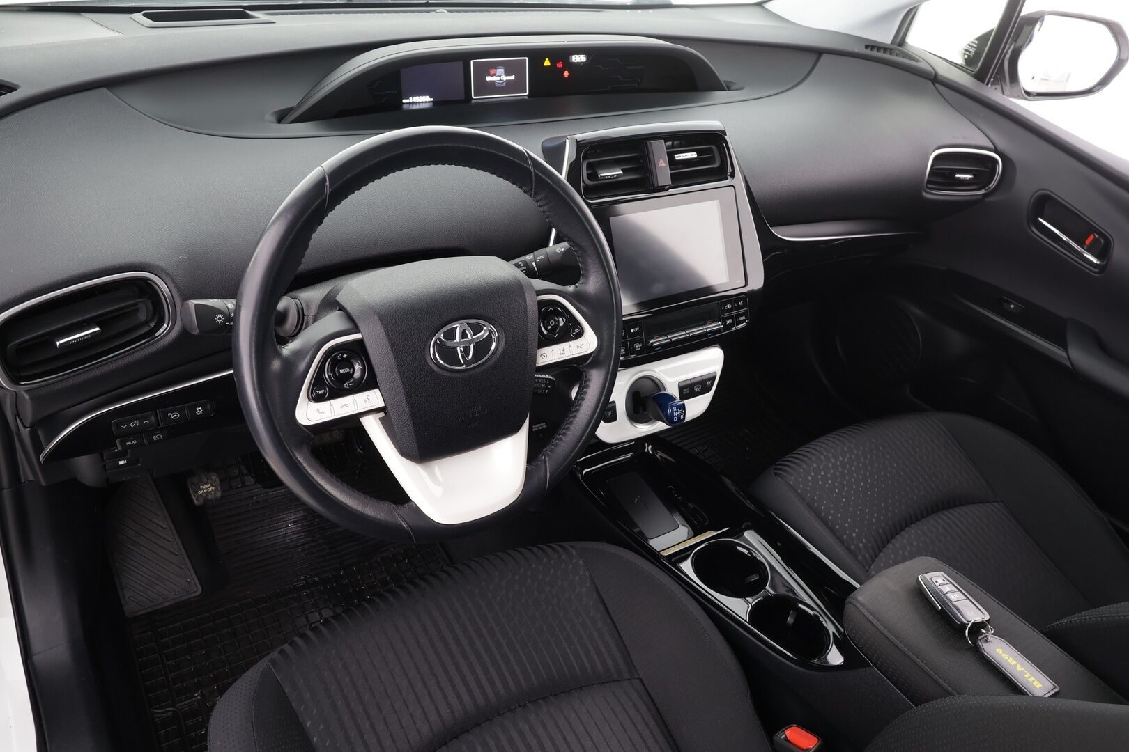 Toyota Prius 2019 Plug-in Executive * ACC / HUD / ILP / P.kamera / LED / Navi / KeylessGo * - Kahdet renkaat aluvanteilla / Merkkihuollettu - HULLUT VÄLIPÄIVÄT KORKOTARJOUS 2,49%