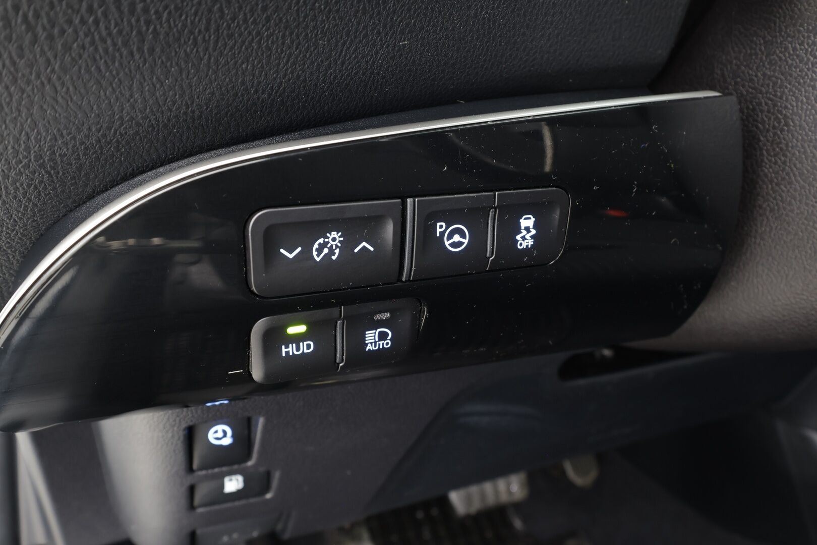 Toyota Prius 2019 Plug-in Executive * ACC / HUD / ILP / P.kamera / LED / Navi / KeylessGo * - Kahdet renkaat aluvanteilla / Merkkihuollettu - HULLUT VÄLIPÄIVÄT KORKOTARJOUS 2,49%