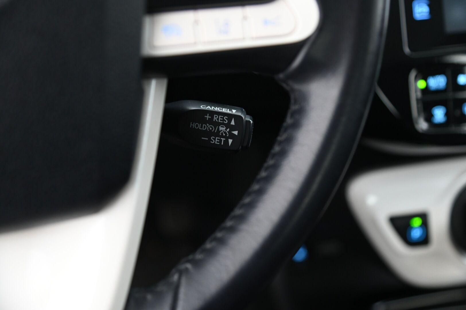 Toyota Prius 2019 Plug-in Executive * ACC / HUD / ILP / P.kamera / LED / Navi / KeylessGo * - Kahdet renkaat aluvanteilla / Merkkihuollettu - HULLUT VÄLIPÄIVÄT KORKOTARJOUS 2,49%