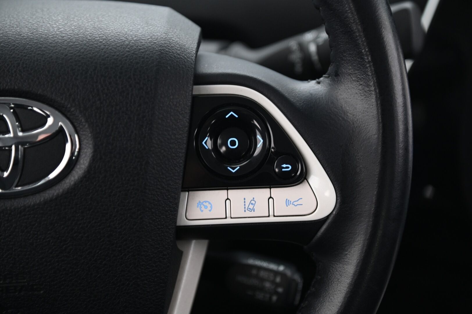 Toyota Prius 2019 Plug-in Executive * ACC / HUD / ILP / P.kamera / LED / Navi / KeylessGo * - Kahdet renkaat aluvanteilla / Merkkihuollettu - HULLUT VÄLIPÄIVÄT KORKOTARJOUS 2,49%