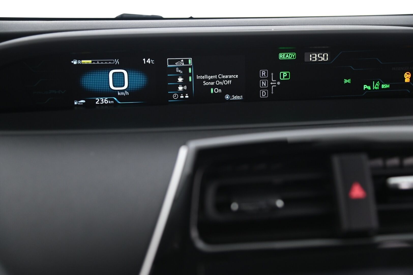 Toyota Prius 2019 Plug-in Executive * ACC / HUD / ILP / P.kamera / LED / Navi / KeylessGo * - Kahdet renkaat aluvanteilla / Merkkihuollettu - HULLUT VÄLIPÄIVÄT KORKOTARJOUS 2,49%