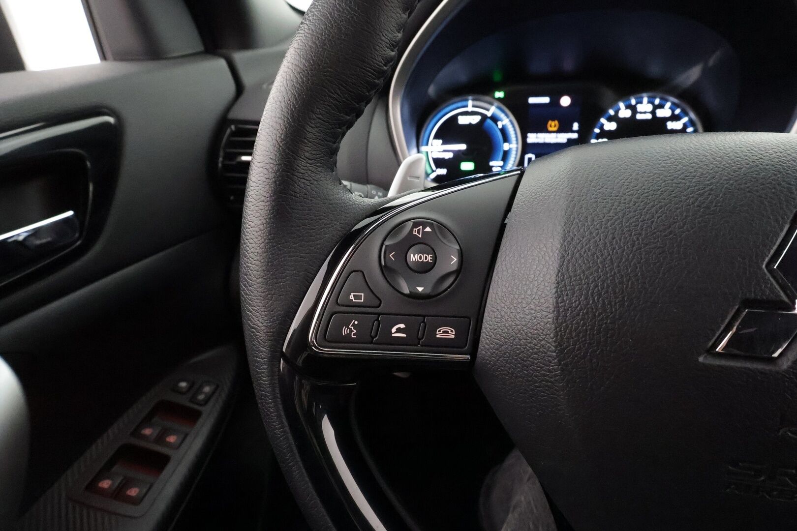 Mitsubishi Eclipse Cross 2024 Cross 2,4 PHEV Intense Navi * ACC / Kaistavahti / 360° / Sähköpenkki / Navi / LED / Keyless / Power Sound * - Suomi-auto / Kahdet renkaat aluvanteilla / Merkkihuollettu - HULLUT AVAJAISHULINAT KORKOTARJOUS 3,29 %