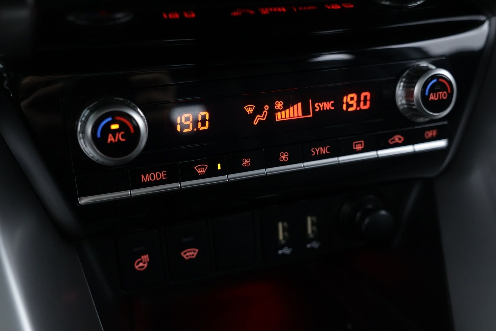 Mitsubishi ECLIPSE CROSS 2025 2.4 PHEV Instyle Plus 4WD / Sähköpenkit / Panorama / ACC / 360-Kamera - Todella siisti / Kattotelineet mukana / Kahdet renkaat - HULLUT AVAJAISHULINAT KORKOTARJOUS 3,29 %