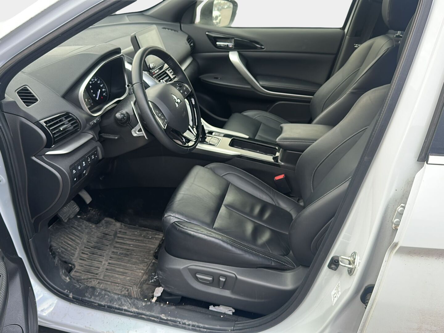 Mitsubishi Eclipse 2025 Eclipse Cross 2.4 PHEV Instyle Plus 4WD / Sähköpenkit / Panorama / ACC / 360-Kamera - Todella siisti / Kattotelineet mukana / Kahdet renkaat 