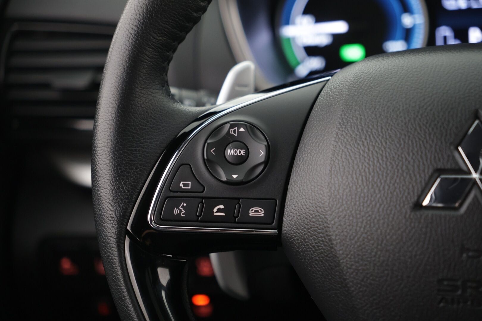 Mitsubishi ECLIPSE CROSS 2025 2.4 PHEV Instyle Plus 4WD / Sähköpenkit / Panorama / ACC / 360-Kamera - Todella siisti / Kattotelineet mukana / Kahdet renkaat 