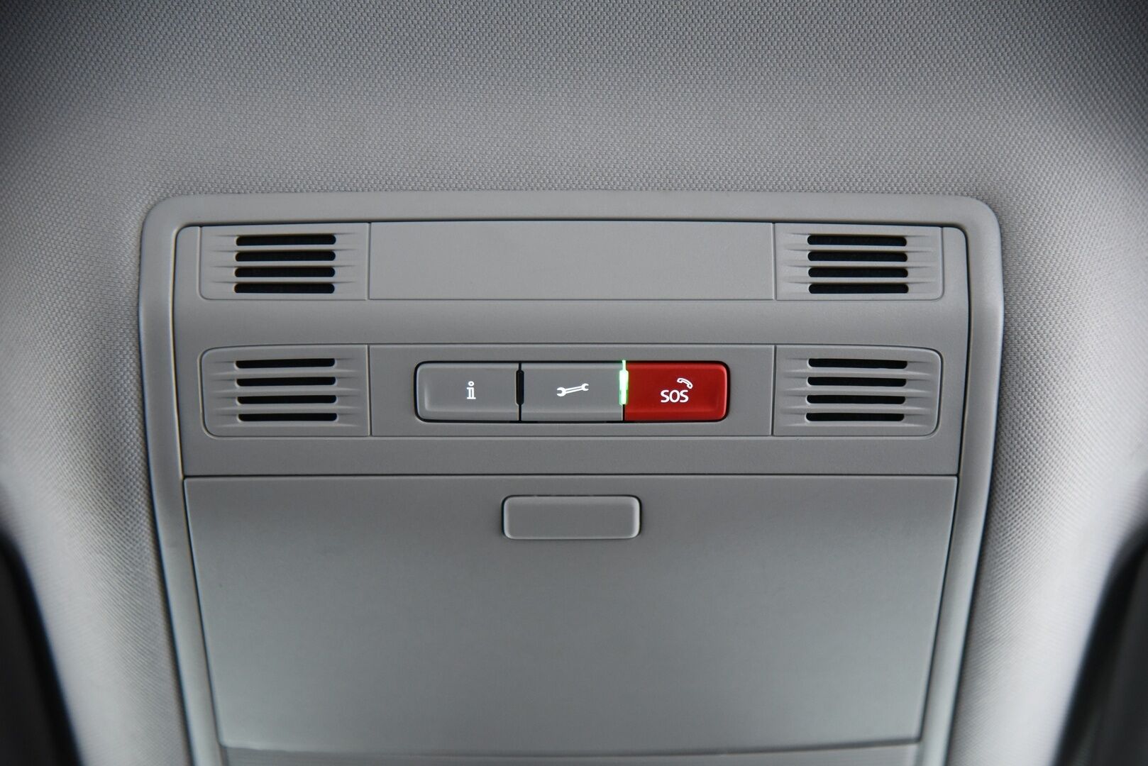 Volkswagen Passat 2021 Variant GTE Plug-In Hybrid 160 kW DSG / ACC / Webasto / Koukku / Matrix-LED / - Juuri huollettu merkkiliikkeessä / 2x latauskaapelit