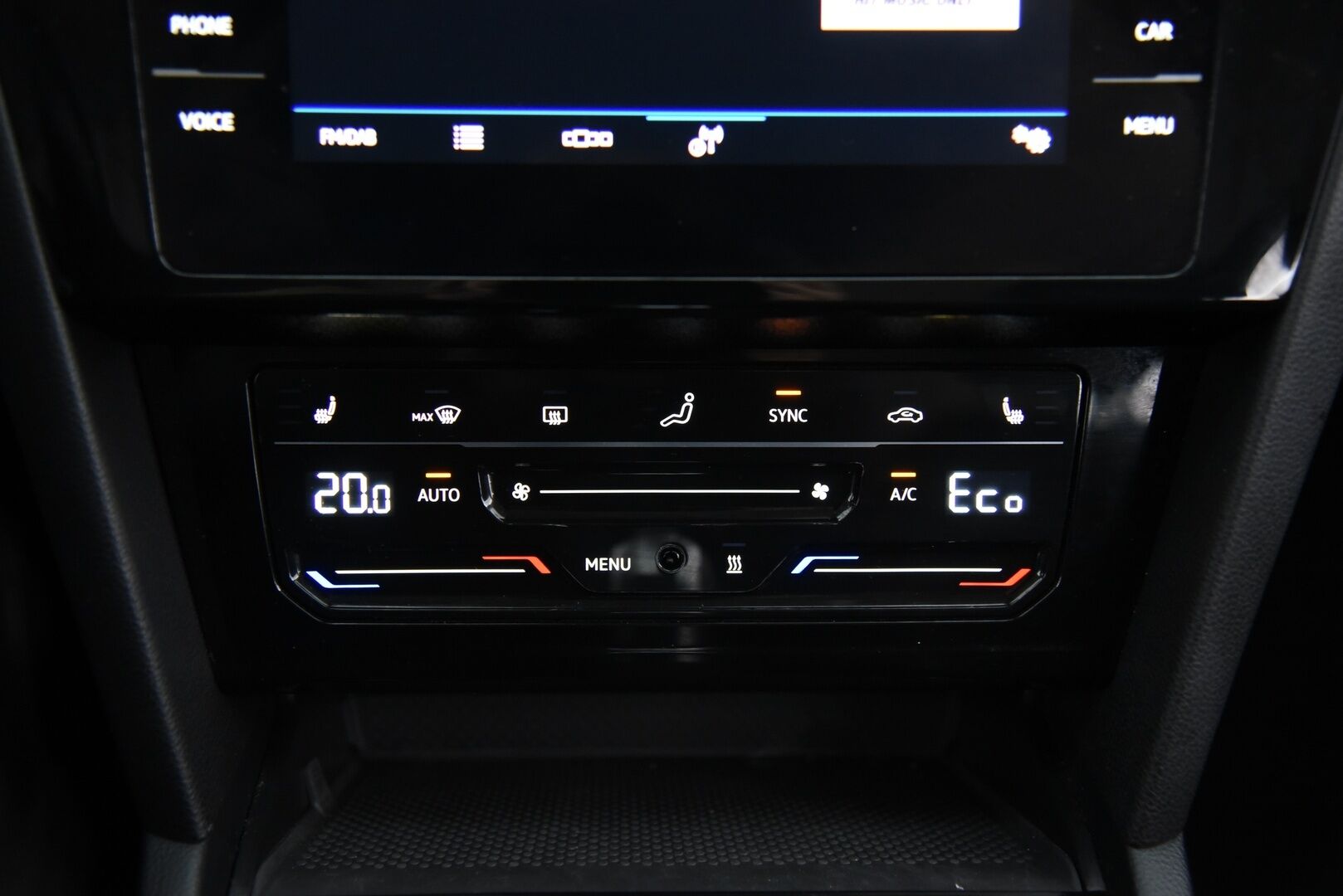 Volkswagen Passat 2021 Variant GTE Plug-In Hybrid 160 kW DSG / ACC / Webasto / Koukku / Matrix-LED / - Juuri huollettu merkkiliikkeessä / 2x latauskaapelit