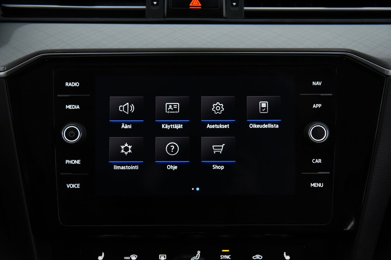 Volkswagen Passat 2021 Variant GTE Plug-In Hybrid 160 kW DSG / ACC / Webasto / Koukku / Matrix-LED / - Juuri huollettu merkkiliikkeessä / 2x latauskaapelit