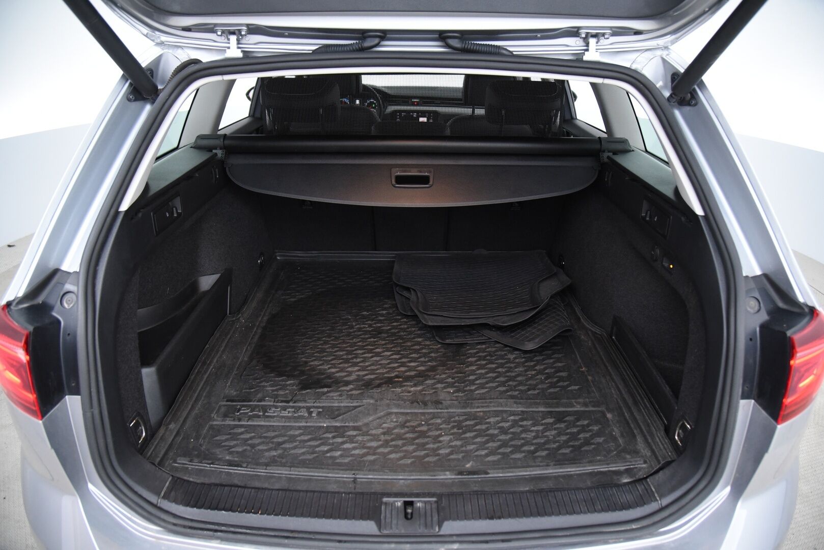 Volkswagen Passat 2021 Variant GTE Plug-In Hybrid 160 kW DSG / ACC / Webasto / Koukku / Matrix-LED / - Juuri huollettu merkkiliikkeessä / 2x latauskaapelit