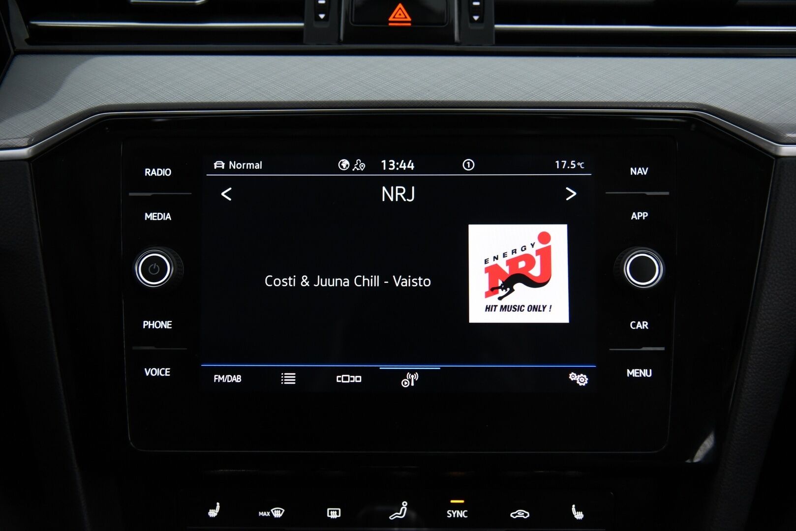 Volkswagen Passat 2021 Variant GTE Plug-In Hybrid 160 kW DSG / ACC / Webasto / Koukku / Matrix-LED / - Juuri huollettu merkkiliikkeessä / 2x latauskaapelit