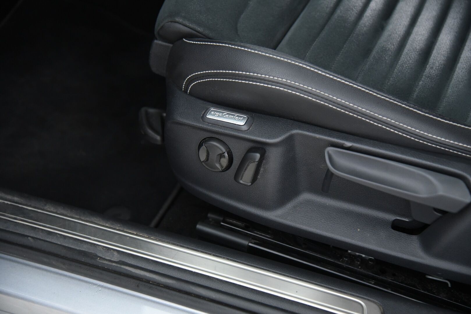 Volkswagen Passat 2021 Variant GTE Plug-In Hybrid 160 kW DSG / ACC / Webasto / Koukku / Matrix-LED / - Juuri huollettu merkkiliikkeessä / 2x latauskaapelit