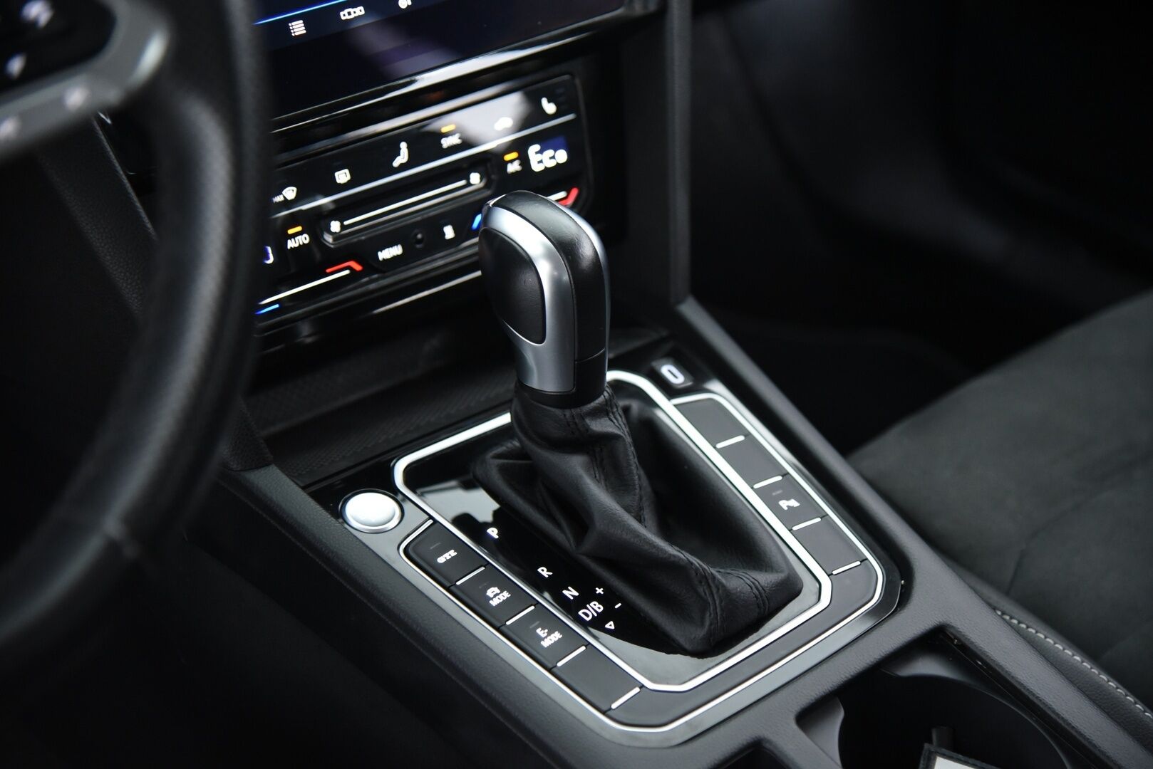 Volkswagen Passat 2021 Variant GTE Plug-In Hybrid 160 kW DSG / ACC / Webasto / Koukku / Matrix-LED / - Juuri huollettu merkkiliikkeessä / 2x latauskaapelit