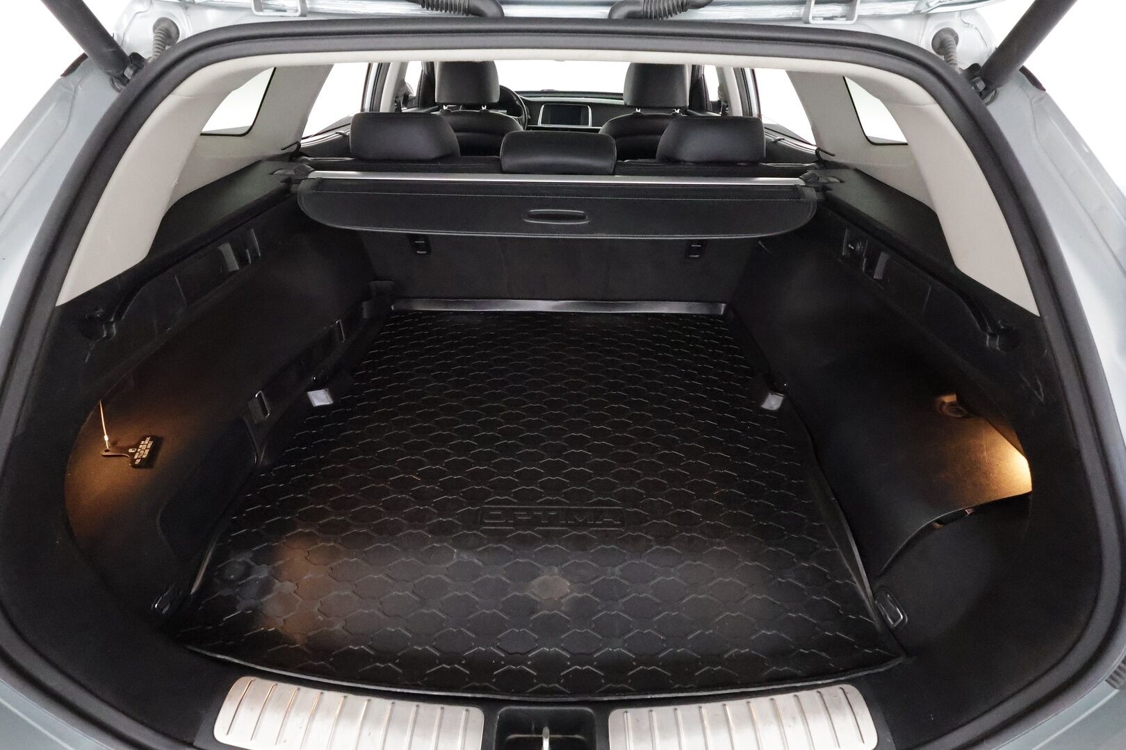 Kia Optima 2019 Business Luxury SW A/T**360° Kamera / Adapt.Vakkari / LED-valot / Ilmastoitu Muistipenkki / Harman/Kardon / Koukku** - Navi / Kaistavahti / KeylessGO / 2x Latauskaapelit / 2x Renkaat