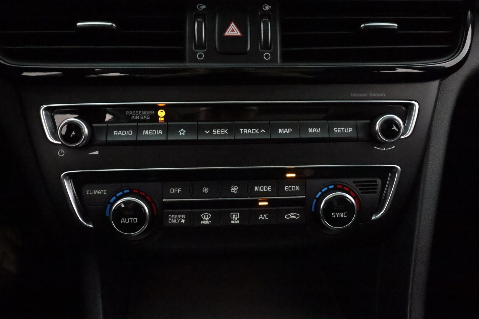Kia Optima 2019 Business Luxury SW A/T**360° Kamera / Adapt.Vakkari / LED-valot / Ilmastoitu Muistipenkki / Harman/Kardon / Koukku** - Navi / Kaistavahti / KeylessGO / 2x Latauskaapelit / 2x Renkaat