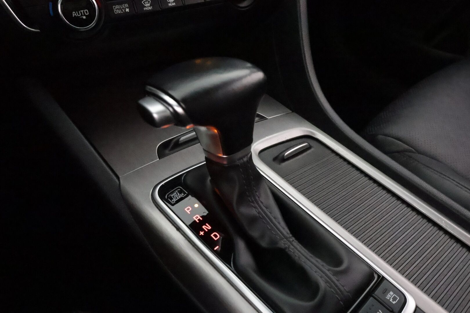 Kia Optima 2019 Business Luxury SW A/T**360° Kamera / Adapt.Vakkari / LED-valot / Ilmastoitu Muistipenkki / Harman/Kardon / Koukku** - Navi / Kaistavahti / KeylessGO / 2x Latauskaapelit / 2x Renkaat