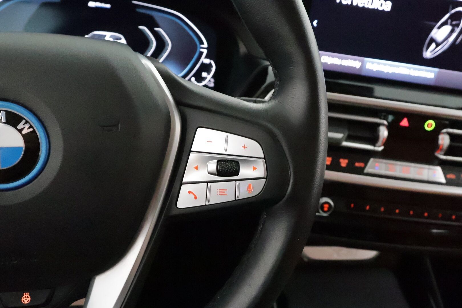 BMW X3 2023 G01 xDrive 30e A Charged Edition - 3,99 % KORKOTARJOUS TÄHÄN AUTOON 7.9. ASTI! - 1Om Suomiauto / Adapt.Vakkari / Koukku / HiFi / Peruutuskamera / Gesture Control / Konjakkinahat / Huippuvarusteltu!