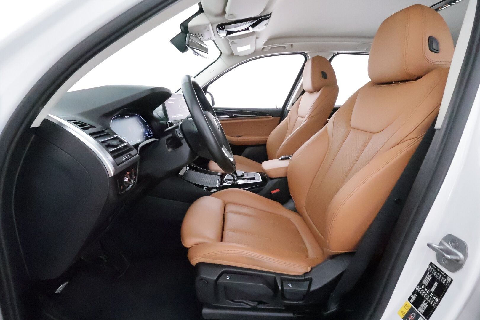 BMW X3 2023 G01 xDrive 30e A Charged Edition - 3,99 % KORKOTARJOUS TÄHÄN AUTOON 7.9. ASTI! - 1Om Suomiauto / Adapt.Vakkari / Koukku / HiFi / Peruutuskamera / Gesture Control / Konjakkinahat / Huippuvarusteltu!