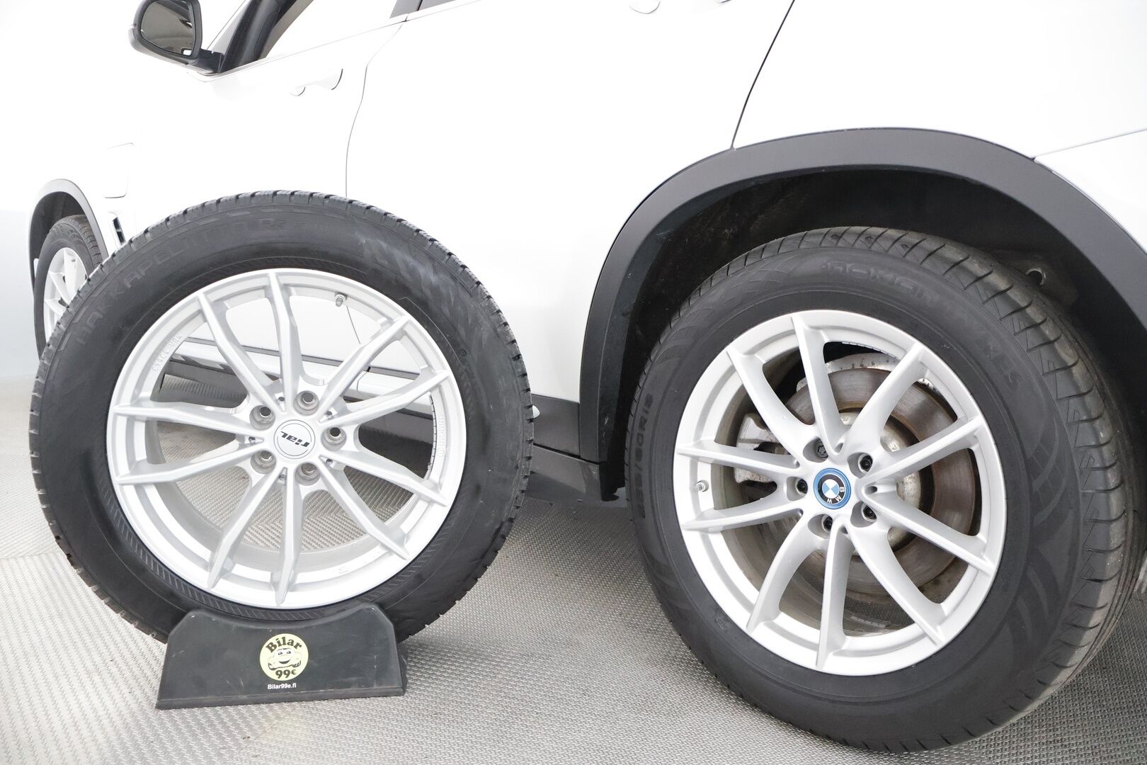 BMW X3 2023 G01 xDrive 30e A Charged Edition **Adapt.Vakkari / P.Kamera / LED-valot / Koukku / Sporttinahat / Navi / Kaistavahti** - 3,99 % KORKOTARJOUS TÄHÄN AUTOON - 1.Om Suomi-auto / Digimittaristo / KeylessGO / 2x Renkaat
