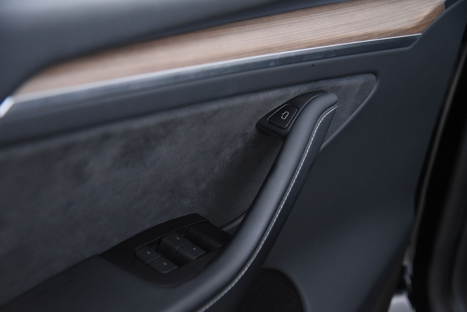 Tesla Model Y 2023 Long Range AWD / Matrix-LED / Vetokoukku / Lämpöpumppu / Adapt. vak / Lasikatto / Autopilot / AMD-Ryzen - 3,99 % KORKOTARJOUS TÄHÄN AUTOON - 1-omisteinen Suomi-Auto vetokoukulla!