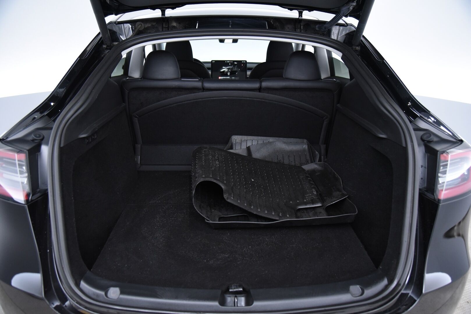 Tesla Model Y 2023 Long Range AWD / Matrix-LED / Vetokoukku / Lämpöpumppu / Adapt. vak / Lasikatto / Autopilot / AMD-Ryzen - 3,99 % KORKOTARJOUS TÄHÄN AUTOON - 1-omisteinen Suomi-Auto vetokoukulla!