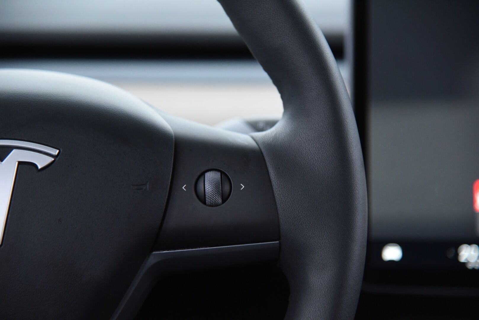 Tesla Model Y 2023 Long Range AWD / Matrix-LED / Vetokoukku / Lämpöpumppu / Adapt. vak / Lasikatto / Autopilot / AMD-Ryzen - 3,99 % KORKOTARJOUS TÄHÄN AUTOON - 1-omisteinen Suomi-Auto vetokoukulla!