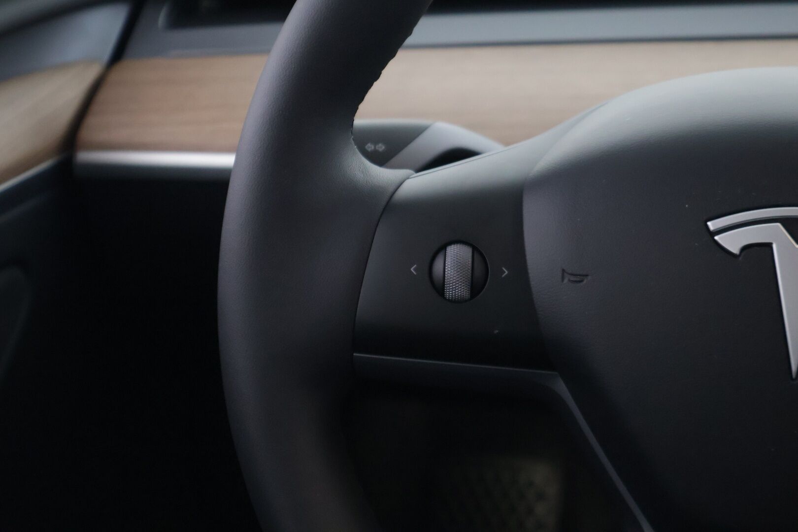 Tesla Model Y 2023 Long Range Dual Motor *ILP / Lasikatto / AMD Ryzen /  FSD3* - * AKKU KUNTOTARKASTETTU*  *2X Vanteet / Super Siisti / Perheauto*