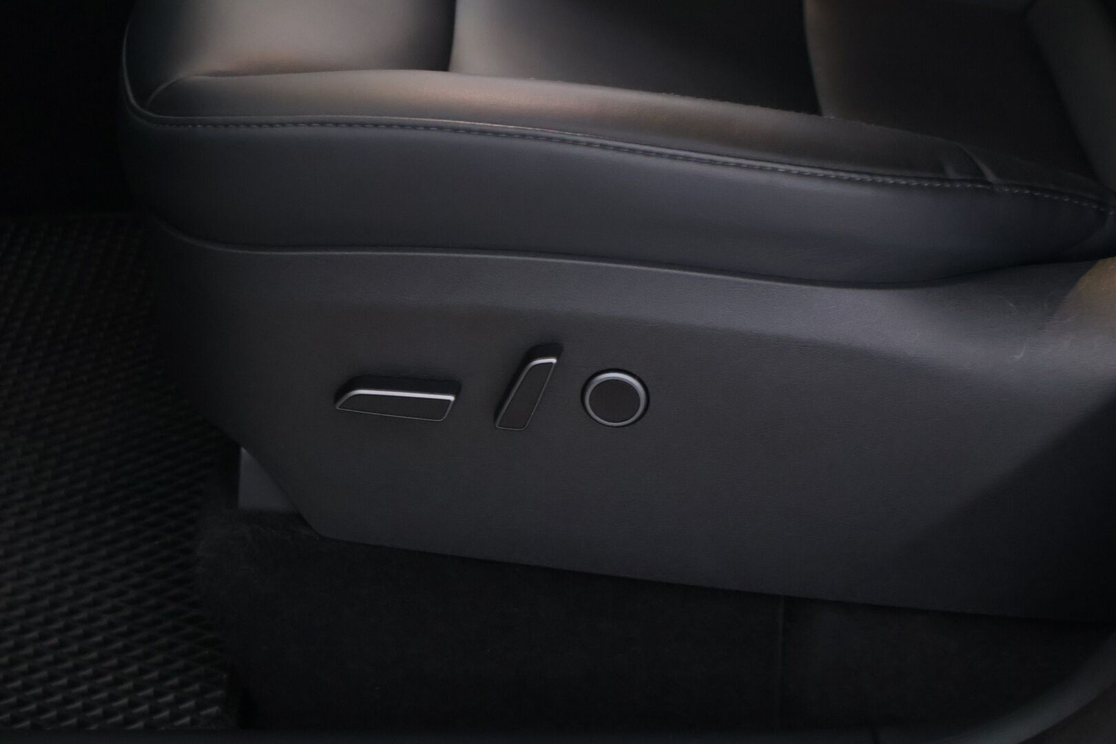 Tesla Model Y 2023 Long Range Dual Motor *ILP / Lasikatto / AMD Ryzen /  FSD3* - * AKKU KUNTOTARKASTETTU*  *2X Vanteet / Super Siisti / Perheauto*