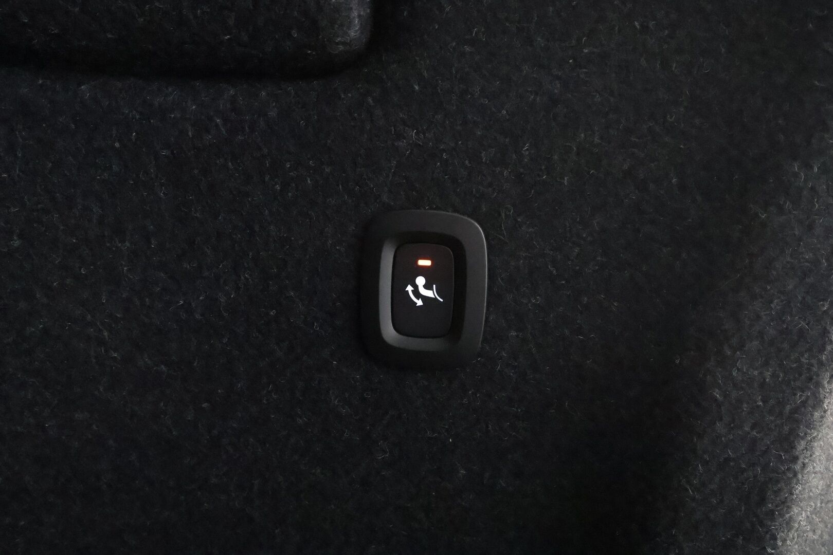 Volvo XC40 2023 Recharge Twin Plus aut * ILP / Koukku / ACC / LED / P.Kamera / Sportpenkki Muistilla / Navi * - 1-om Suomi-auto / Akku kuntotarkastettu / 2x Latauskaapelit / Kahdet renkaat / Merkkihuollettu