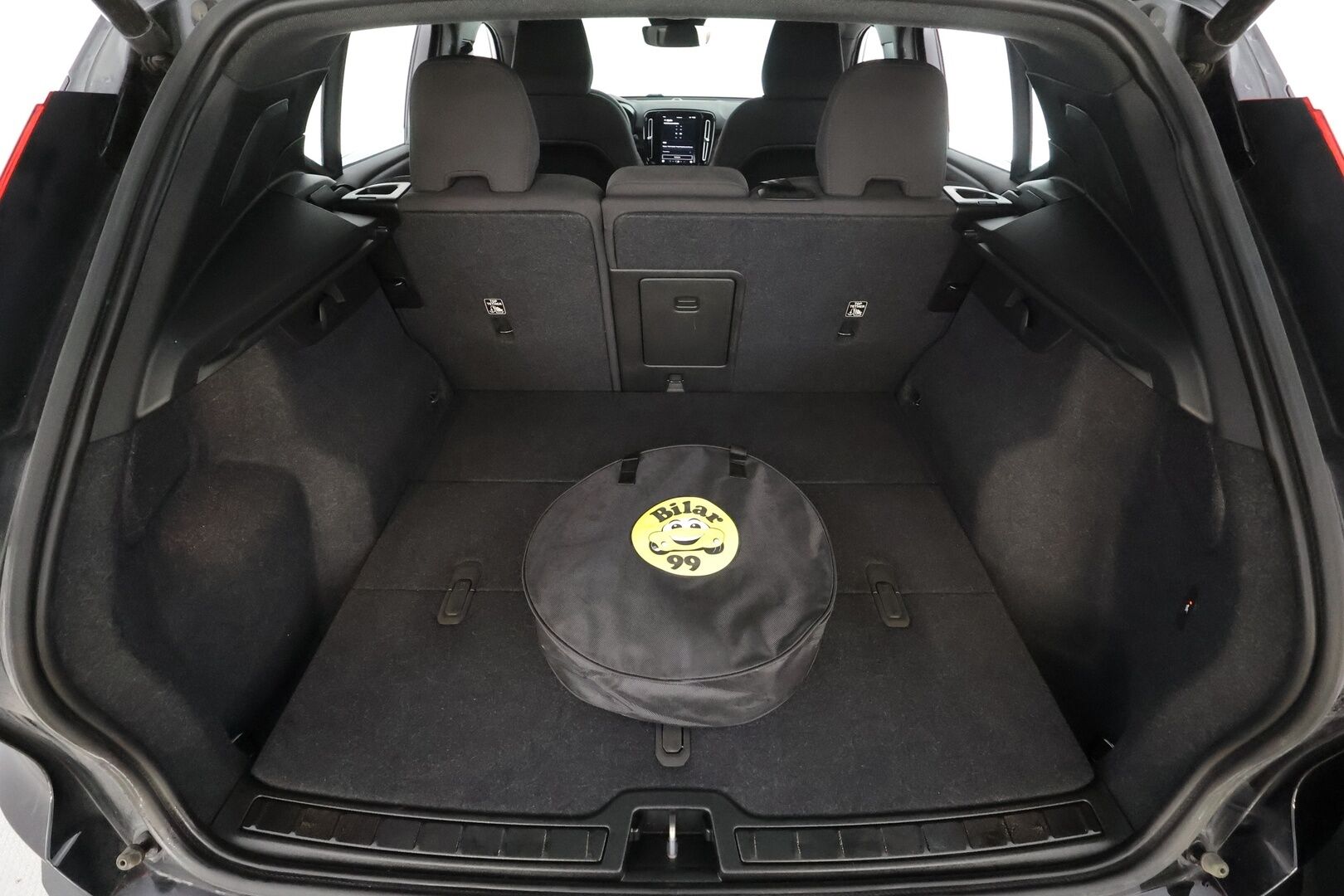 Volvo XC40 2023 Recharge Twin Plus aut * ILP / Koukku / ACC / LED / P.Kamera / Sportpenkki Muistilla / Navi * - 1-om Suomi-auto / Akku kuntotarkastettu / 2x Latauskaapelit / Kahdet renkaat / Merkkihuollettu