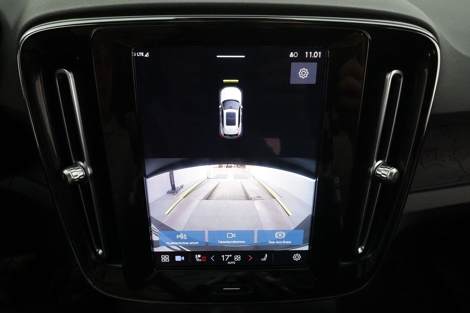 Volvo XC40 2023 Recharge Twin Plus aut * ILP / Koukku / ACC / LED / P.Kamera / Sportpenkki Muistilla / Navi * - 1-om Suomi-auto / Akku kuntotarkastettu / 2x Latauskaapelit / Kahdet renkaat / Merkkihuollettu