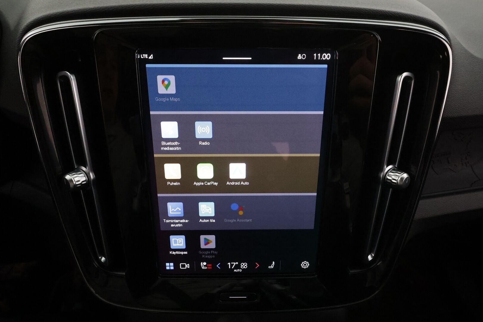 Volvo XC40 2023 Recharge Twin Plus aut * ILP / Koukku / ACC / LED / P.Kamera / Sportpenkki Muistilla / Navi * - 1-om Suomi-auto / Akku kuntotarkastettu / 2x Latauskaapelit / Kahdet renkaat / Merkkihuollettu