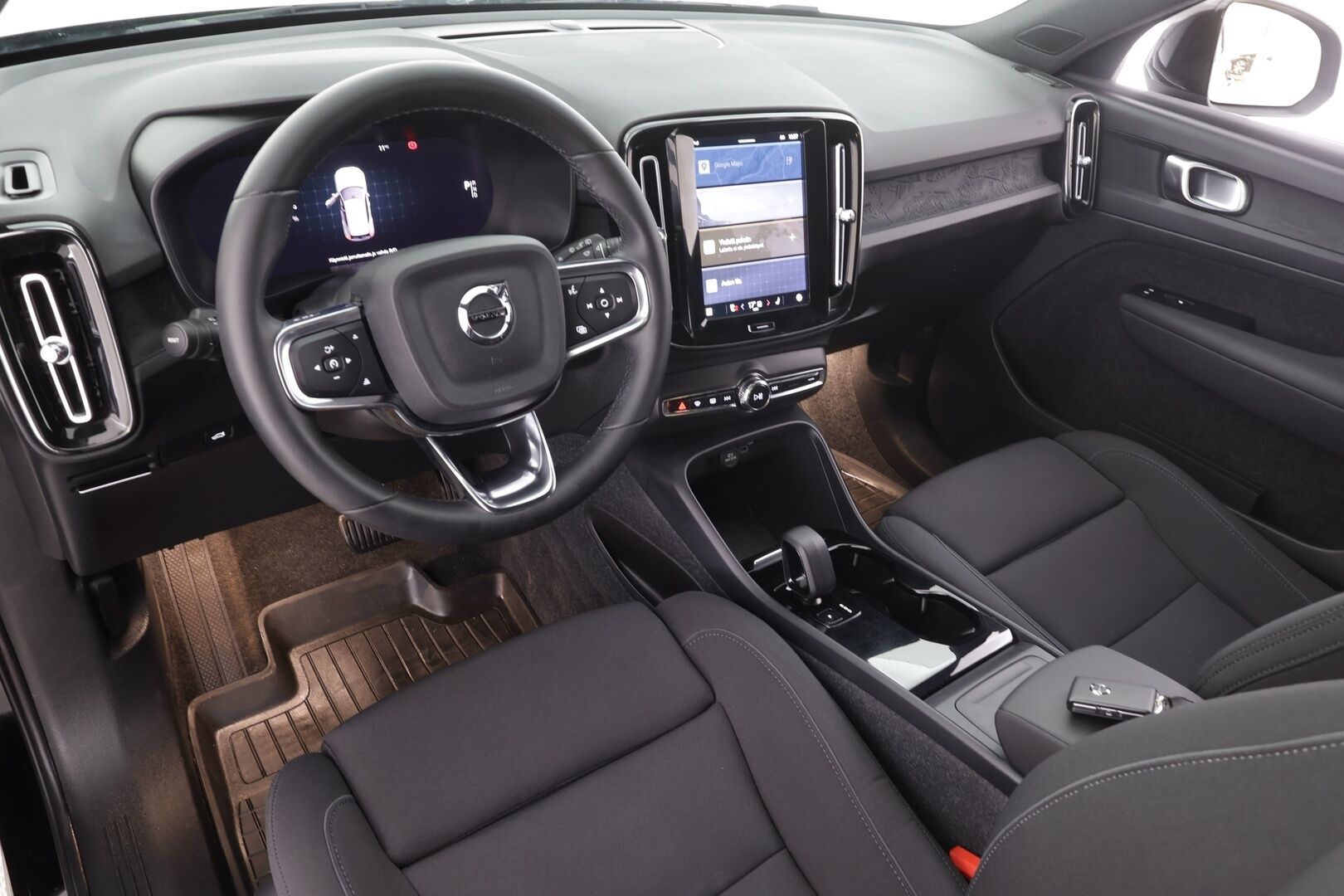 Volvo XC40 2023 Recharge Twin Plus aut * ILP / Koukku / ACC / LED / P.Kamera / Sportpenkki Muistilla / Navi * - 1-om Suomi-auto / Akku kuntotarkastettu / 2x Latauskaapelit / Kahdet renkaat / Merkkihuollettu