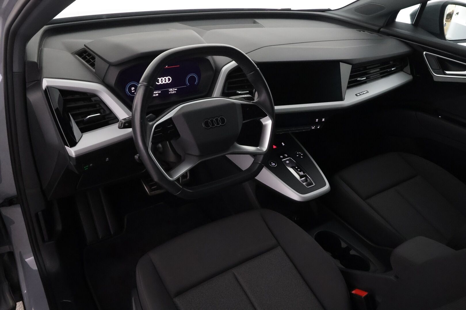 Audi Q4 e-tron 2023 40 e-tron - | ILP | ACC | LED | P.Kamera | Navi | Kaistavahti | Digimittaristo | Navi | Merkkihuollot | Kahdet renkaat | Suomi-auto |