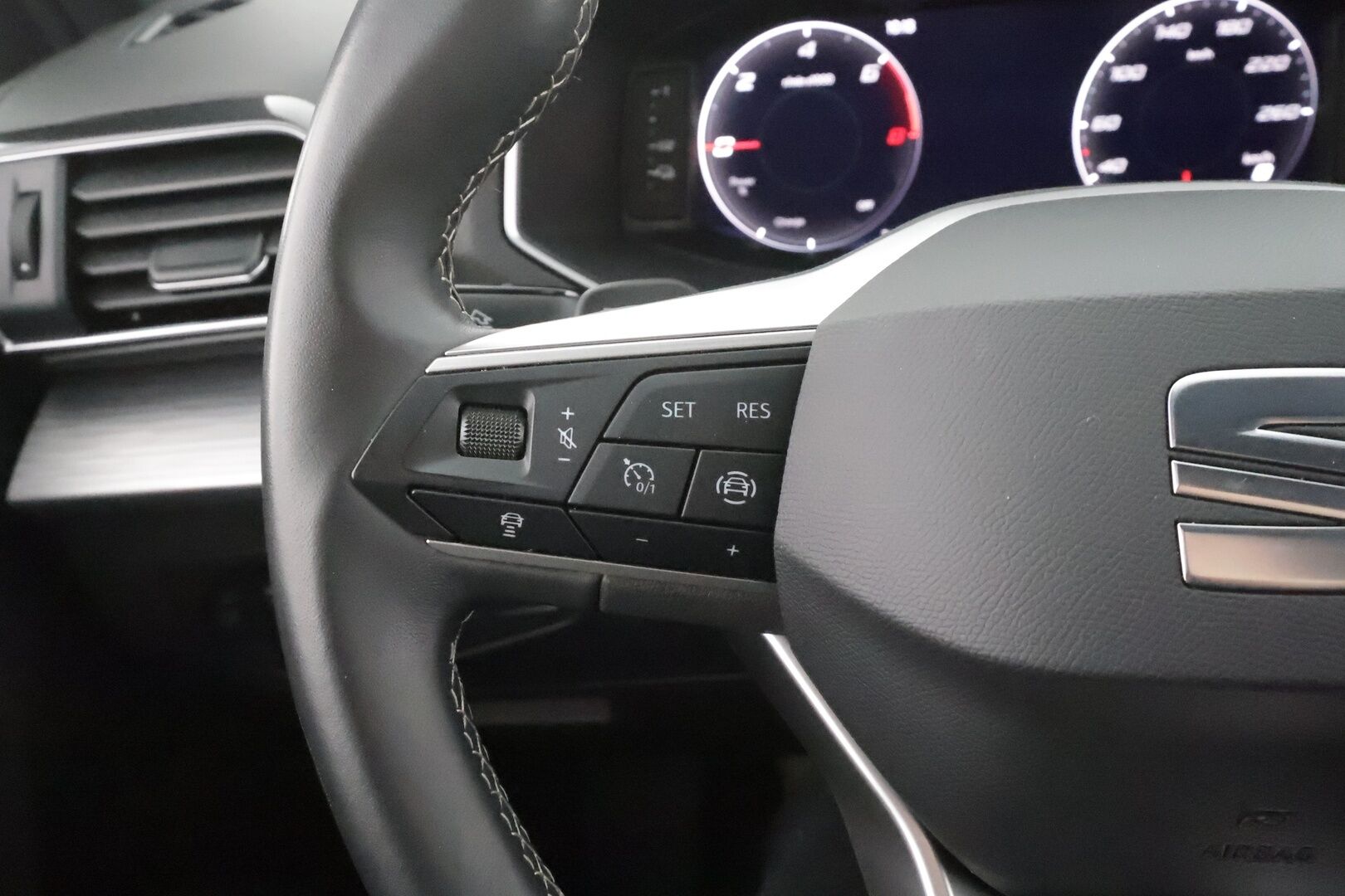 Seat Tarraco 2023 1,4 PHEV 245 e-Hybrid Xcellence Launch Edition DSG - | ACC | LED | P.Kamera | Kaistavahti | Navi | Keyless | 1-om Suomi-auto | Merkkihuollot | 2x Latauskaapelit | Kahdet renkaat |