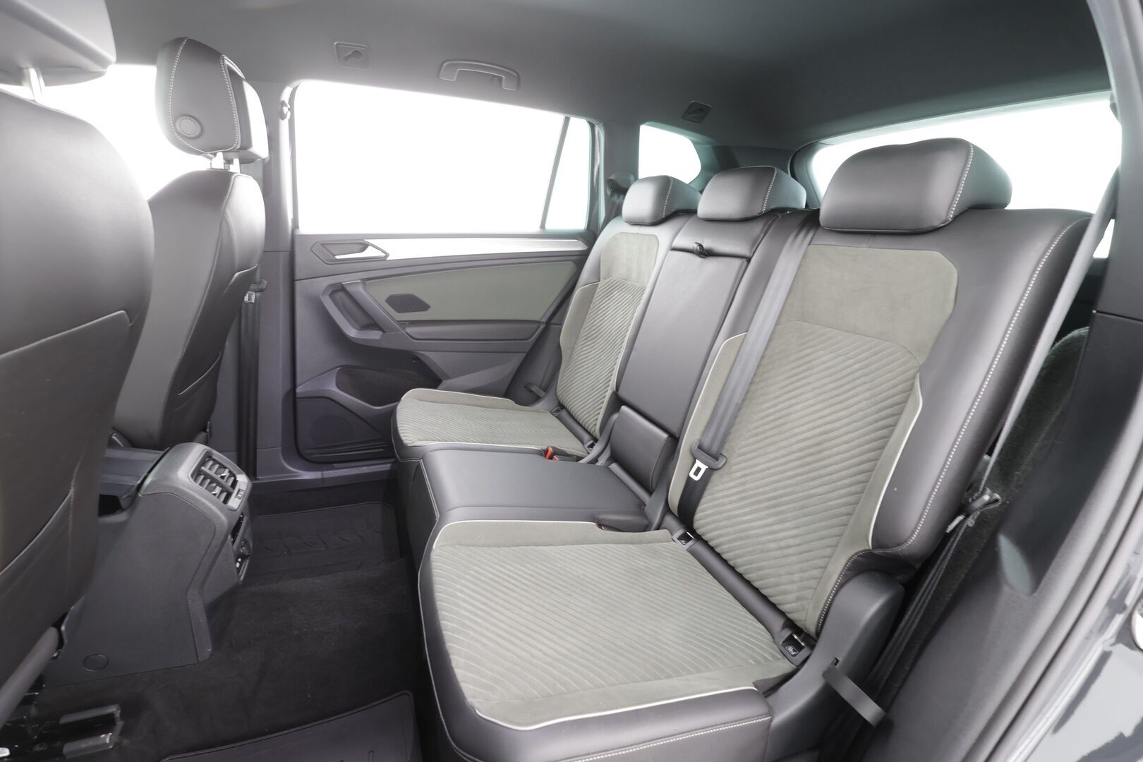 Seat Tarraco 2023 1,4 PHEV 245 e-Hybrid Xcellence Launch Edition DSG - | ACC | LED | P.Kamera | Kaistavahti | Navi | Keyless | 1-om Suomi-auto | Merkkihuollot | 2x Latauskaapelit | Kahdet renkaat |