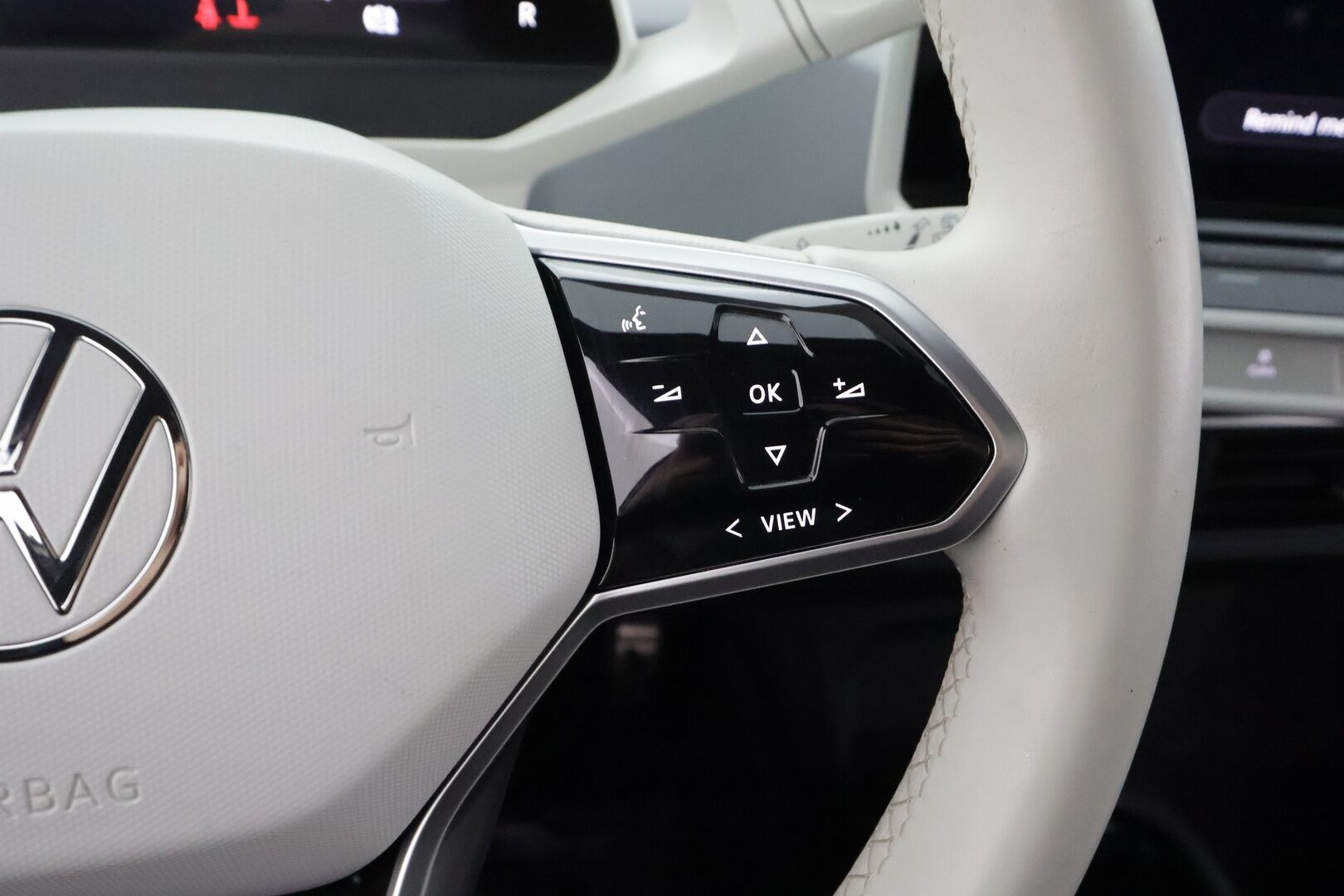 Volkswagen ID.3 2023 Pro Business 150 kW, akku 58 kWh * ACC / ILP / HUD / IQ.Light / 360° / Muistipenkit hieronnalla / Lasikatto / Navi / Keyless * - 1.Om Suomi-auto / Kahdet renkaat aluvanteilla / Huippuvarusteet - HULLUT AVAJAISHULINAT KORKOTARJOUS 3,29 %